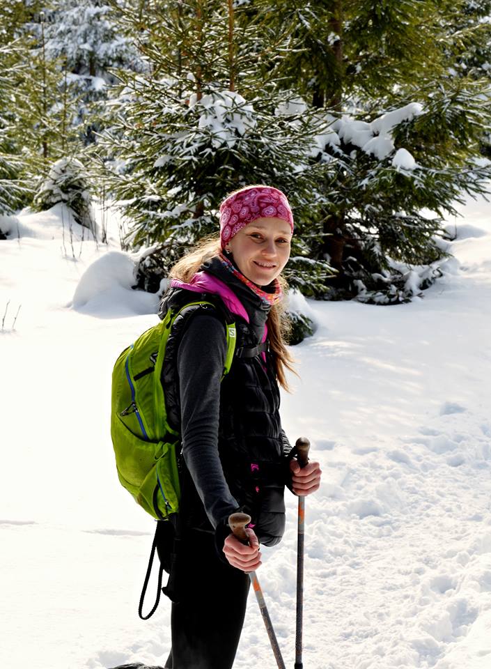 Bc. Radana Buďo Kempová - učitelka s 16letou praxí v mateřské škole,   se zájmem o Montessori pedagogiku. Ve svém volném čase instruktor jógy    a celostní muzikoterapeut. Miluje přírodu, vše živé i   neživé, co nás denodenně obklopuje. 