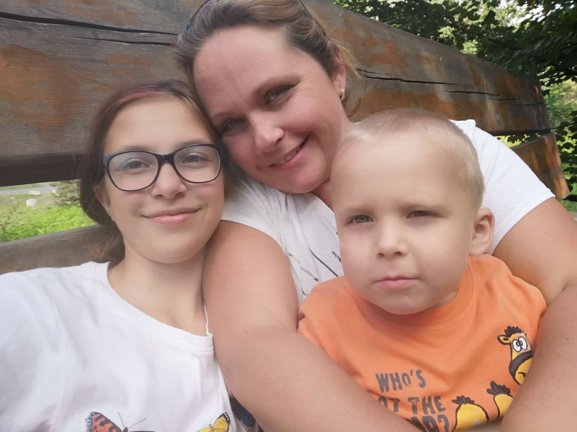 Bc. Simona Maierová - v naší mateřské škole pracuje jako pedagog 4 rokem. Miluje hory, les, turistiku, plavání.  Vede u nás plavecký kurz pro děti. Ráda tvoří s dětmi z čehokoliv, pro děti ráda připravuje pokusy! Objevuje kouzlo bylinek, které používá k výrobě mýdel a voňavých čajíků.